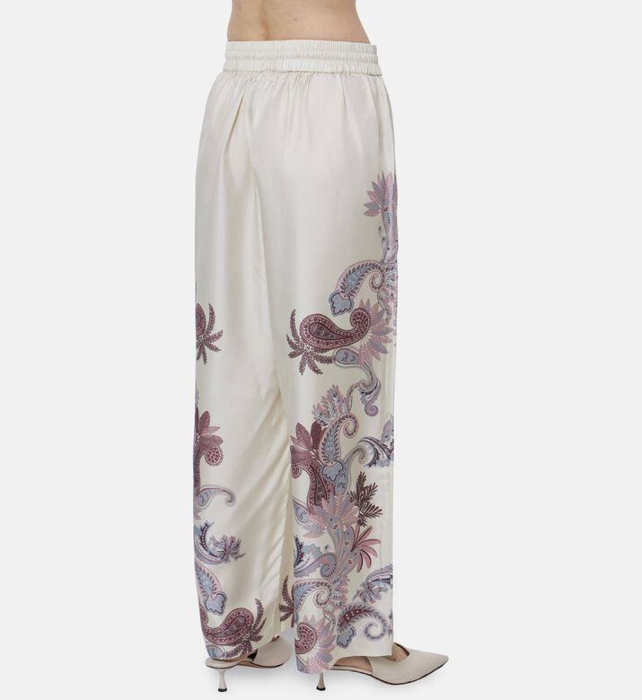 Carter and White Pant Claire, Model View