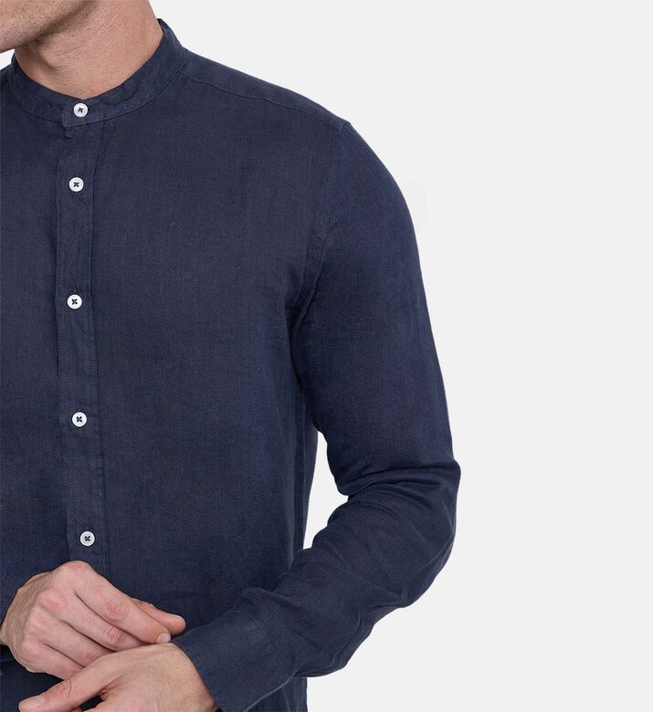 قميص كتان بياقة عالية بصف أزرار