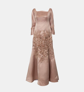 فستان بأكمام طويلة بياقة مربعة