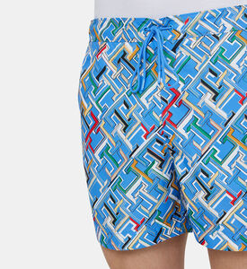 شورت سباحة بطبعة أحرف العلامة