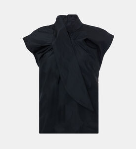 بلوزة قصيرة الأكمام بتفصيل عقدة