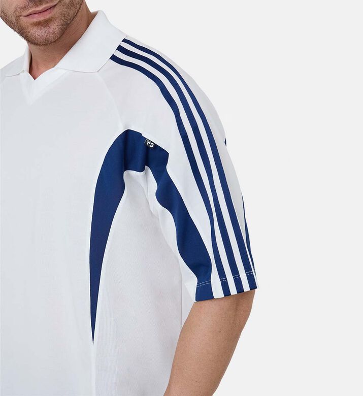 تيشيرت قصير الأكمام بتصميم مخطط