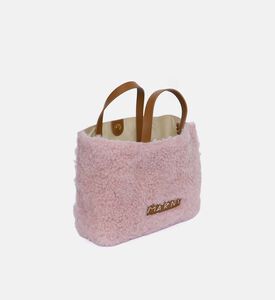 حقيبة مغطاة بفرو بمقبض علوي