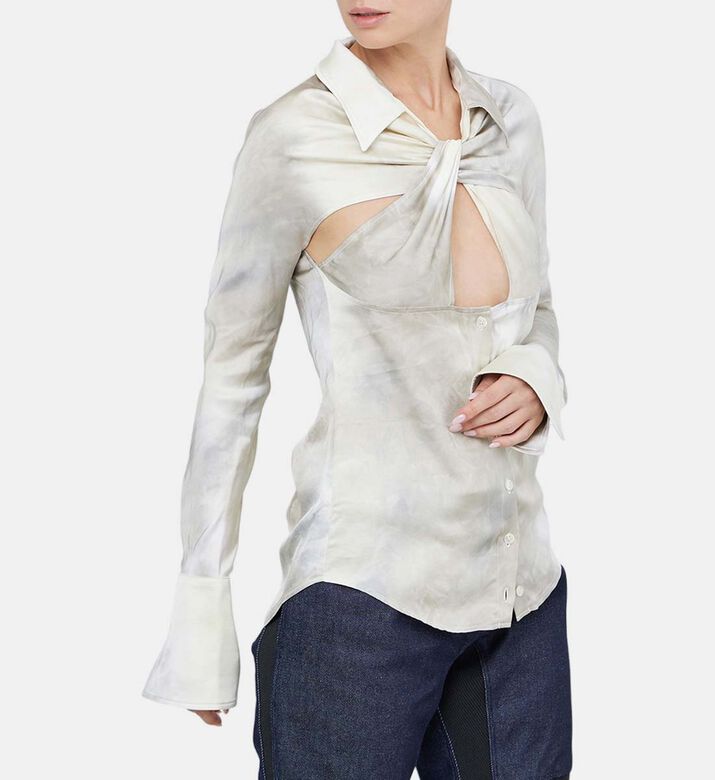 قطع خارج قميص بأكمام طويلة