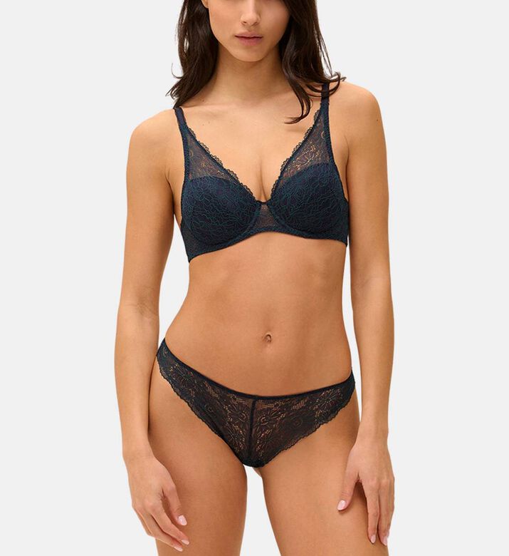 Simone Perele Brief, Model View