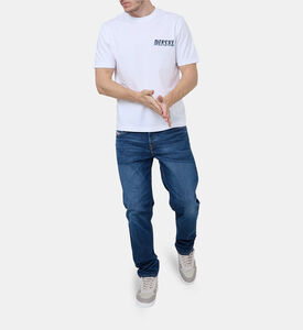 بنطال جينز بقصّة تضيق نحو الاسفل دي-فينيتيف