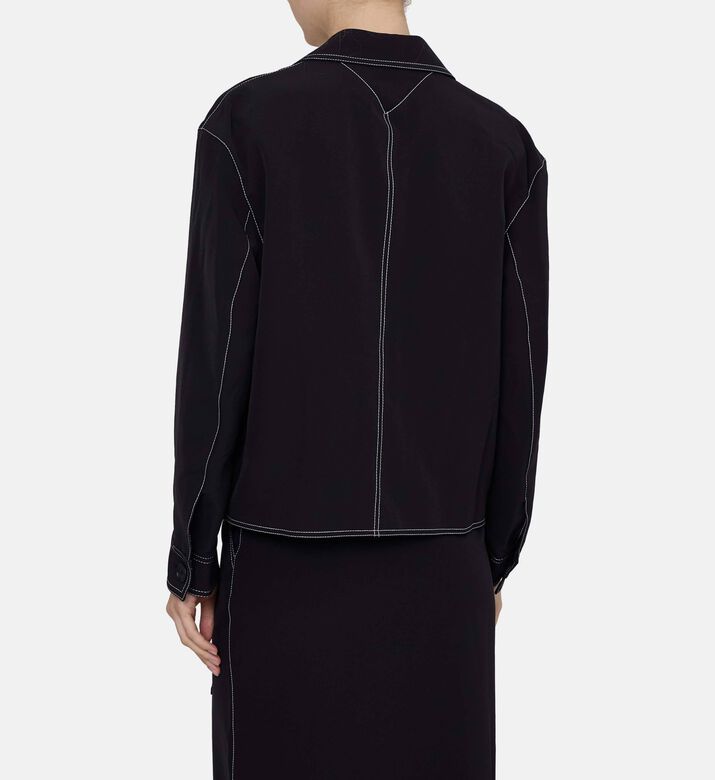 جاكيت بأكمام طويلة وياقة بطية بشكل حرف في