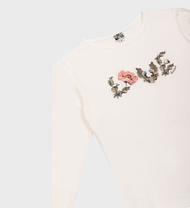 تي شيرت قطن برقبة دائرية وطبعة حب