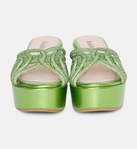 حذاء مفتوح من الخلف بكعب عالي نابض بالحياة