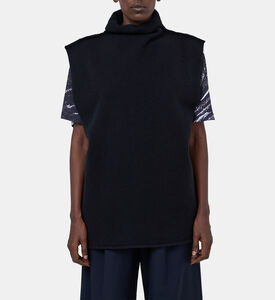 بلوزة بدون أكمام بياقة عالية