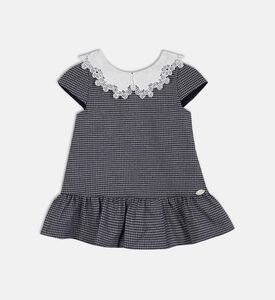 فستان بياقة دانتيل مكشكش