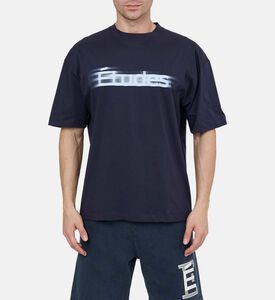 تيشيرت بطبعة شعار غير واضح