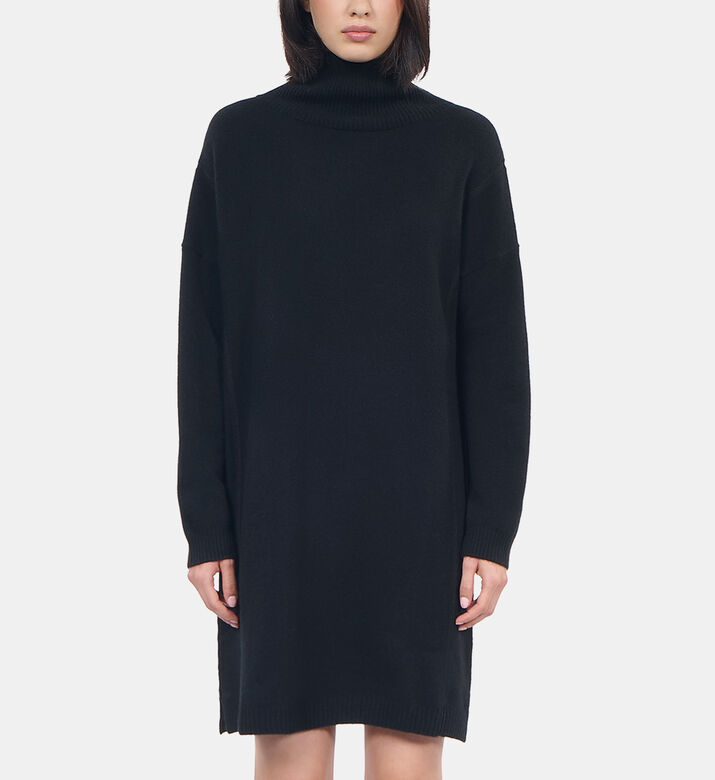 فستان قصير بياقة عالية فستان قصير بياقة عالية