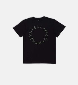 تيشيرت بطبعة شعار دائري