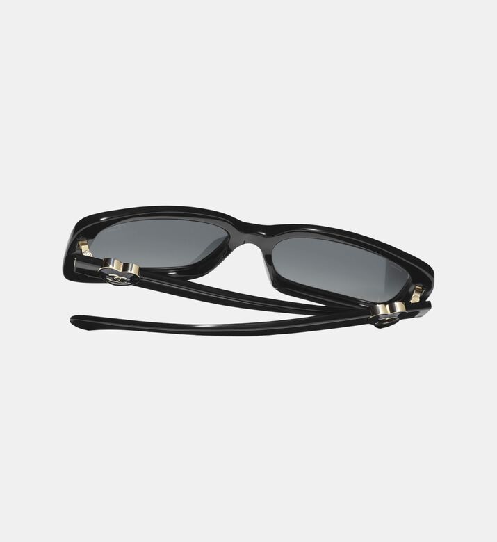 Heart-embellished Square Sunglasses Heart-embellished Square Sunglasses
