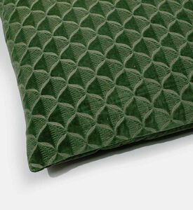 وسادة مطرزة بنقشة جلد السمك