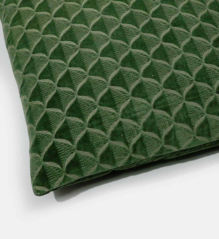 وسادة مطرزة بنقشة جلد السمك