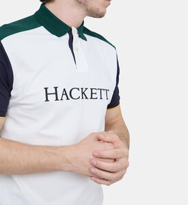 تيشيرت بشعار مطرز مقسم بألوان