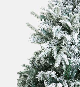 شجرة عيد الميلاد الثلجية