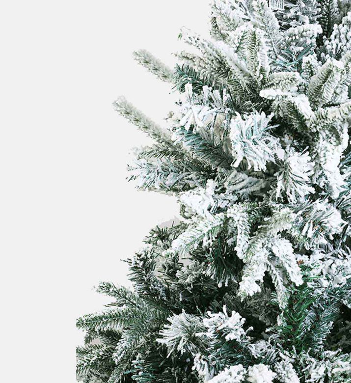 شجرة عيد الميلاد الثلجية