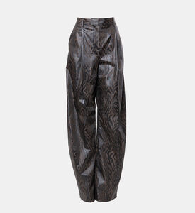 بنطال ذو طيّات بساق عريضة