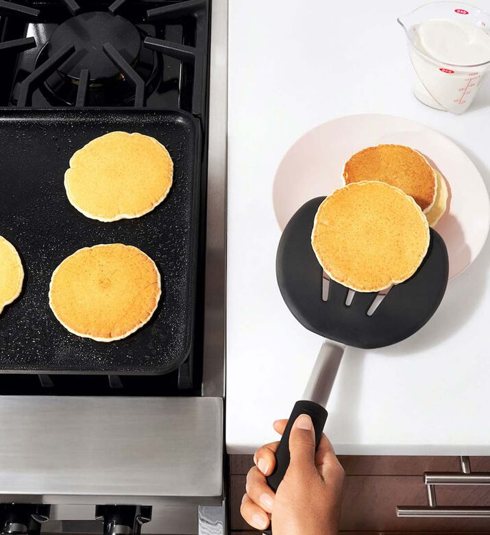 Oxo Silicone Flexible Pancake Turner, Packshot View