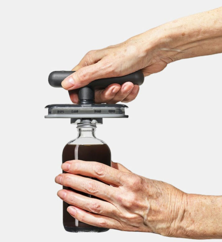 Twisting Base Pad Jar Opener