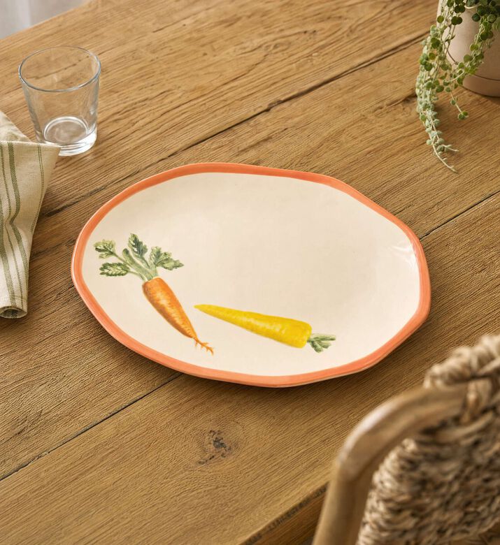 &k Amsterdam Carrot-print Round Platter, Model View