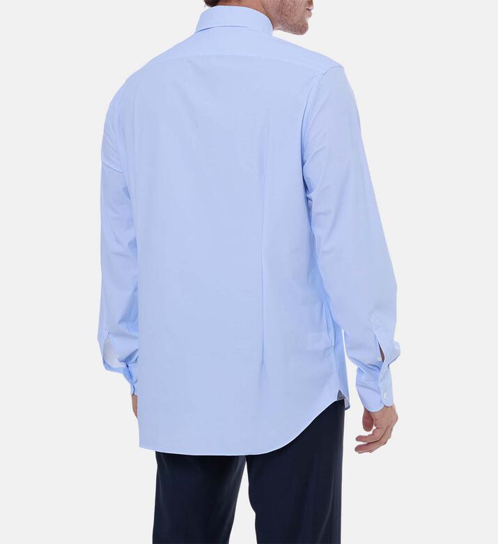 قميص بقصّة عادية بصف أزرار