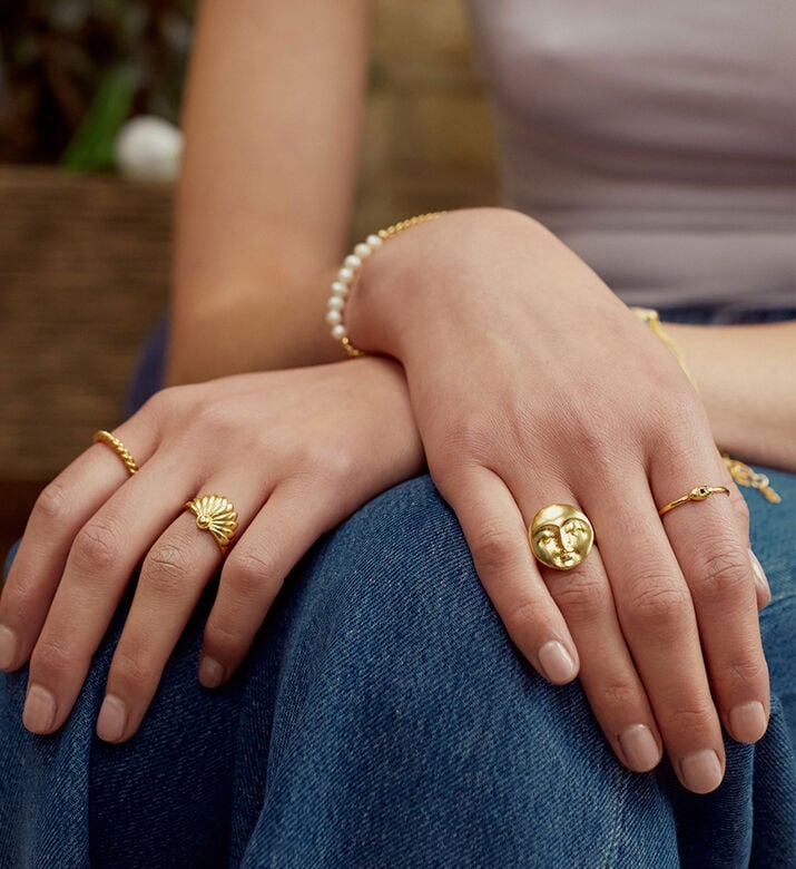 Ottoman Hands Ring Moon Face, Packshot View Ottoman Hands Ring Moon Face, Packshot View