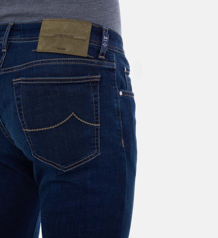 جينز كلاسيكي بساق مستقيمة جينز كلاسيكي بساق مستقيمة