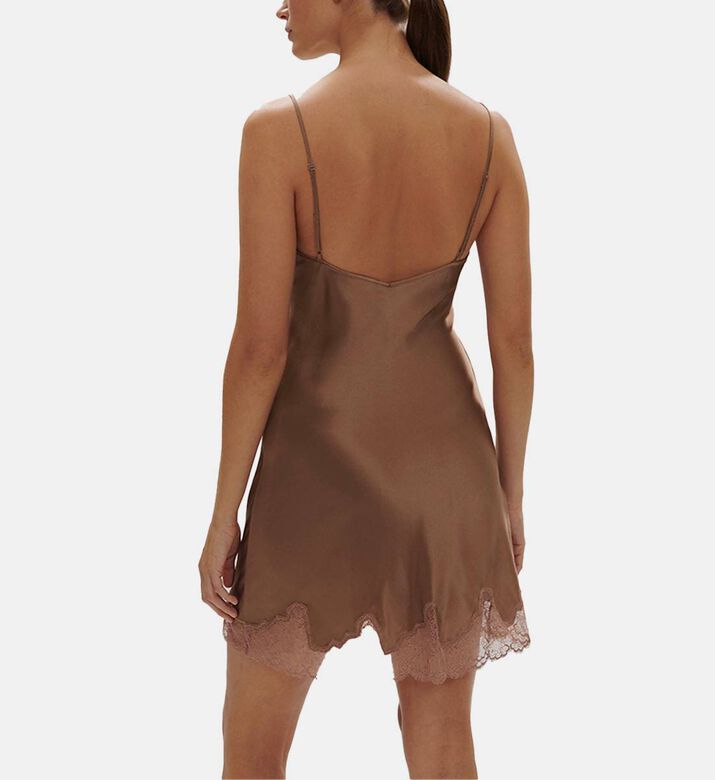 فستان سهرة حرير دريمي بياقة V