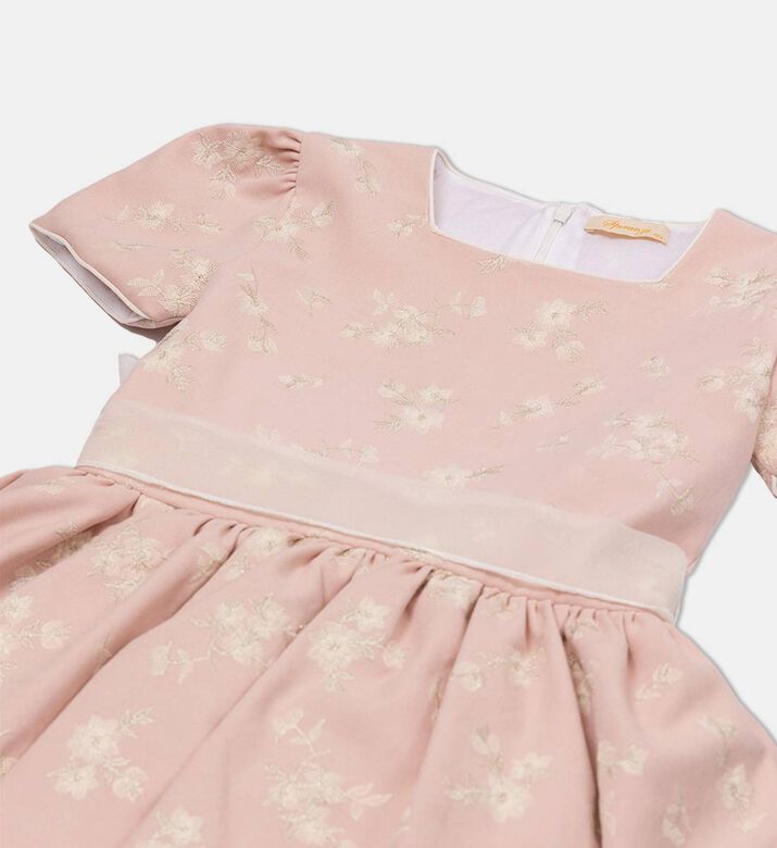 فستان واسع مزين بأزهار بياقة مربعة