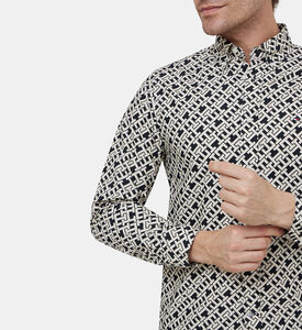 قميص بنقشة أحرف العلامة بقصة مريحة