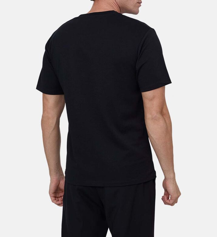 تيشيرت قصير الأكمام سادة