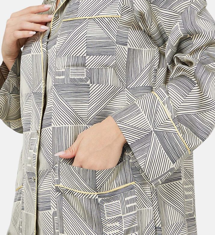 سترة قميص قماش الكتابة على الجدران