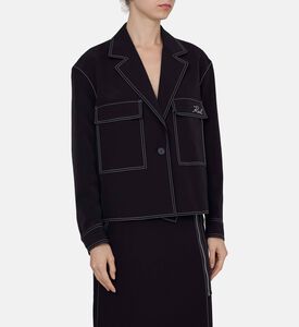 جاكيت بأكمام طويلة وياقة بطية بشكل حرف في