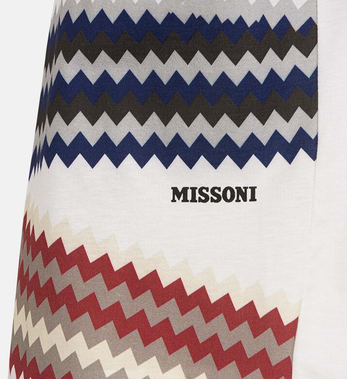 تيشيرت بخطوط متعرجة متقاطعة تيشيرت بخطوط متعرجة متقاطعة