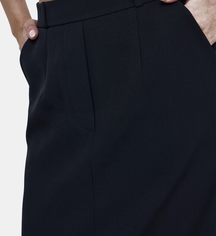 تنورة نورا طويلة بتصميم مناسب