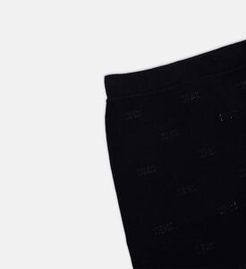 تنورة قصير مزينة بشعار