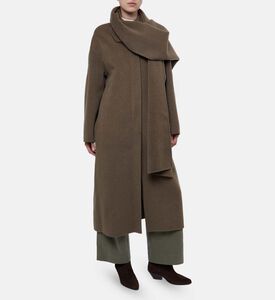 Soeur Coat Finn, Model View