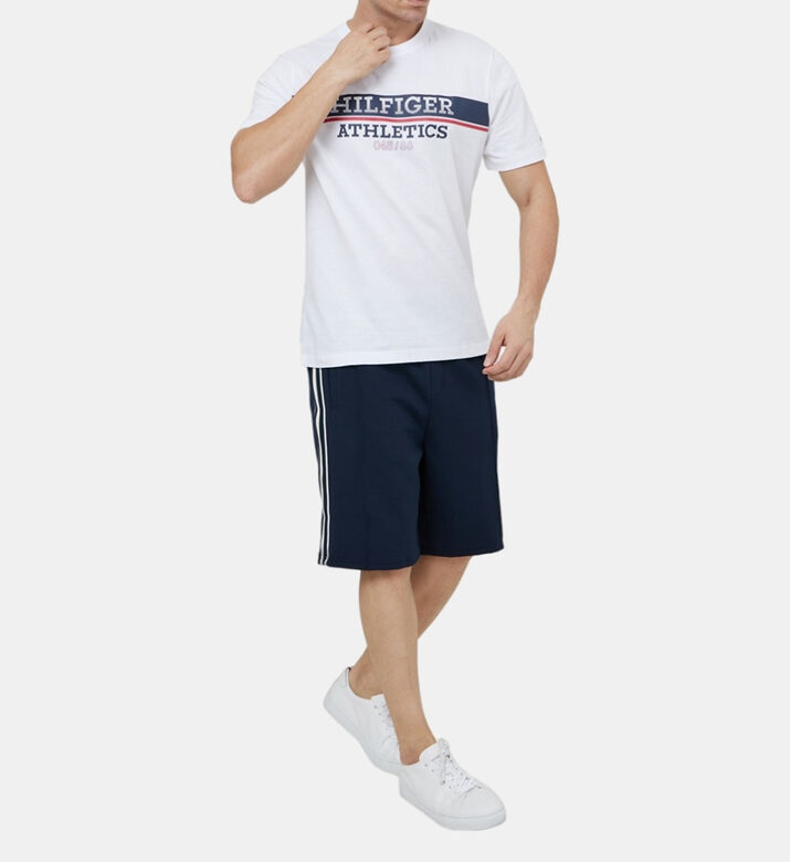 تيشيرت قطن بطبعة أحرف العلامة تيشيرت قطن بطبعة أحرف العلامة