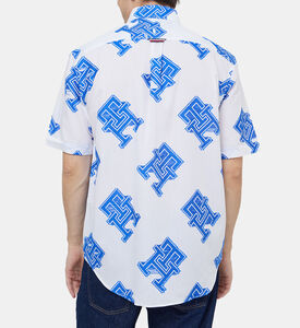 قميص بطبعة أحرف العلامة بأزرار أمامية