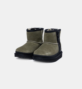 حذاء كلاسيك بشعار للأطفال الصغار