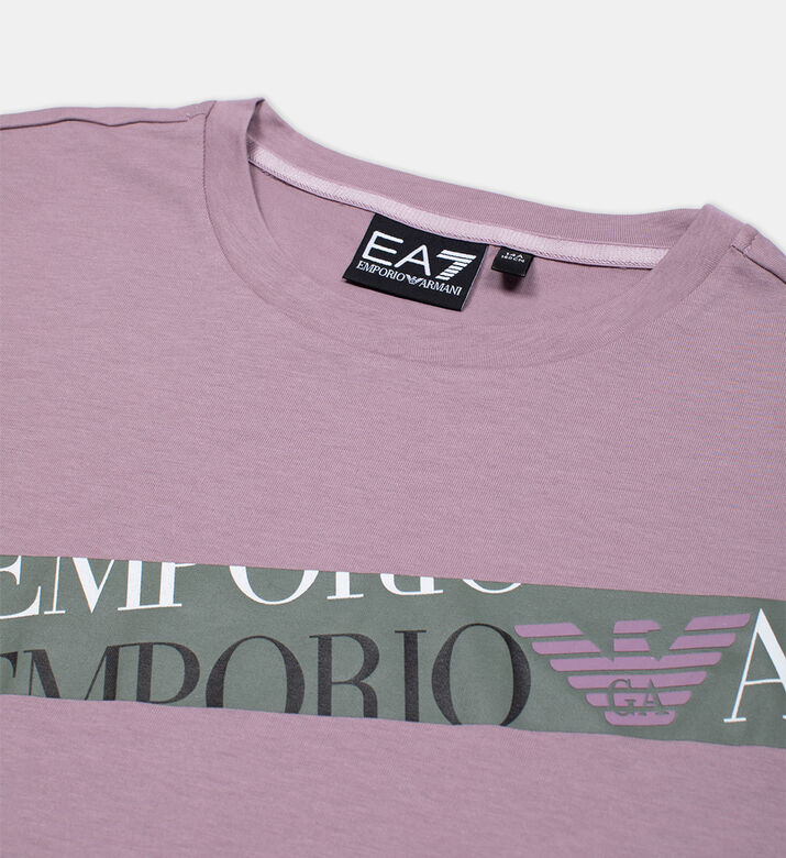 تيشيرت بأكمام قصيرة