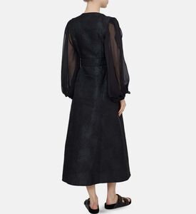 فستان بأكمام طويلة شفافة