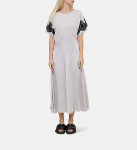 فستان متوسط واسع بإضافات دانتيل