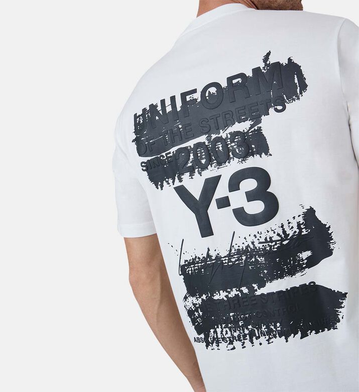 تيشيرت بأكمام قصيرة بطبعة غرافيكية