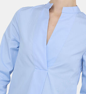 قميص قطن بياقة بشكل V