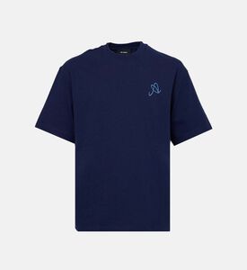 تيشيرت مطرز بتفاصيل بشكل حرف إي